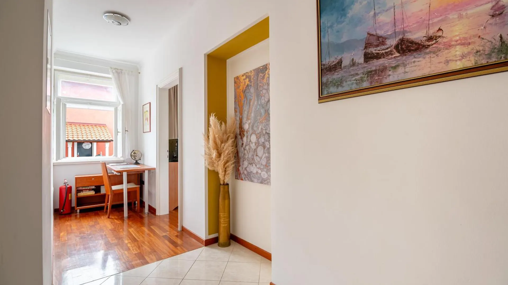 White House Luxury Suite Split Apartment